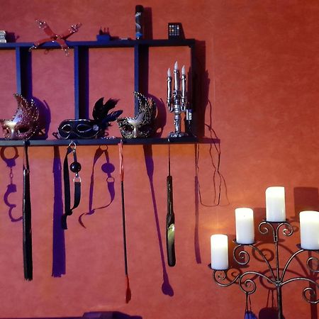 Love Room Le Rouge Et Noir 巴尔 外观 照片