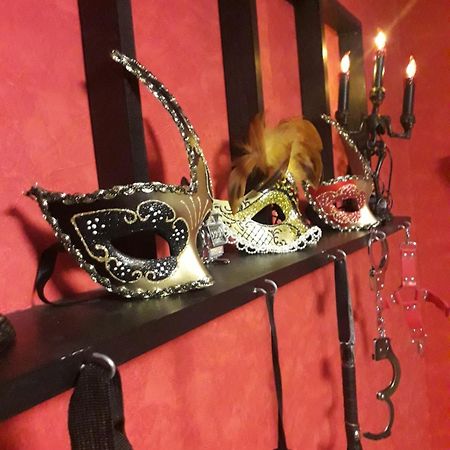 Love Room Le Rouge Et Noir 巴尔 外观 照片