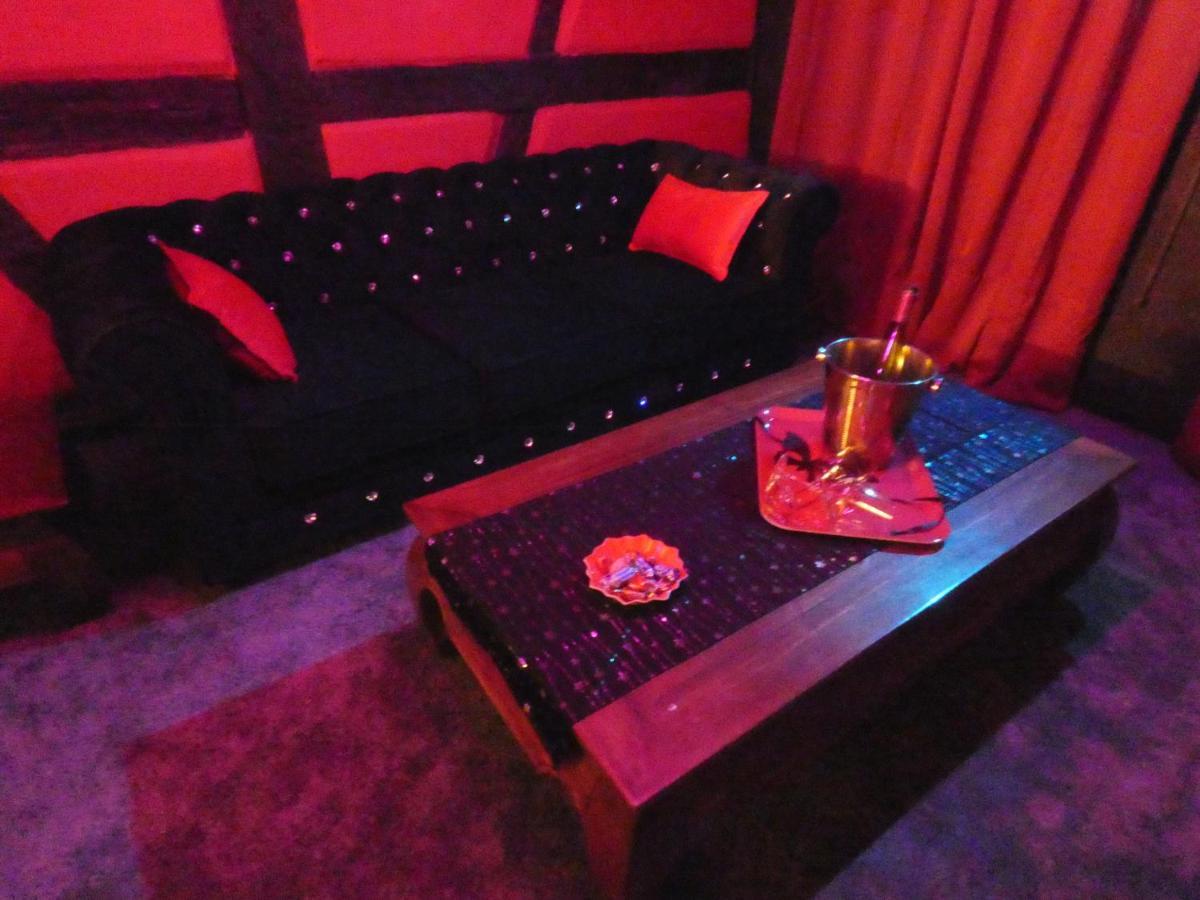 Love Room Le Rouge Et Noir 巴尔 外观 照片