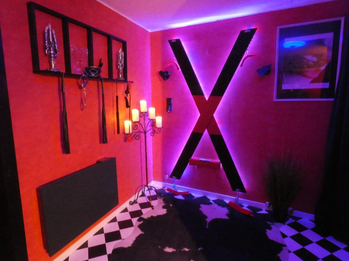 Love Room Le Rouge Et Noir 巴尔 外观 照片