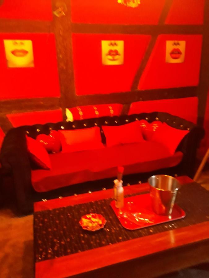 Love Room Le Rouge Et Noir 巴尔 外观 照片