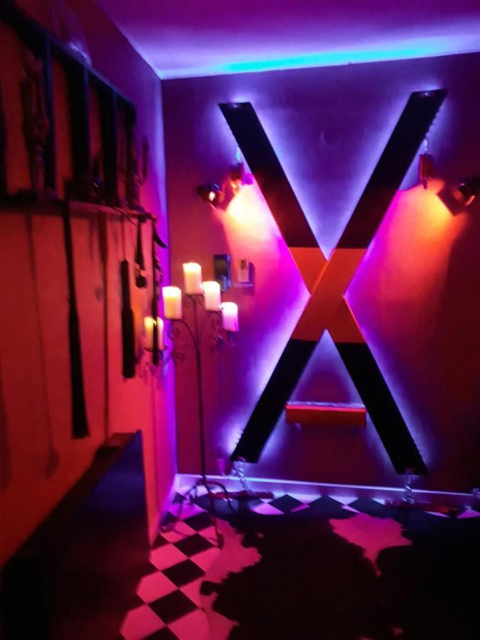 Love Room Le Rouge Et Noir 巴尔 外观 照片