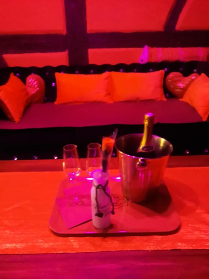 Love Room Le Rouge Et Noir 巴尔 外观 照片