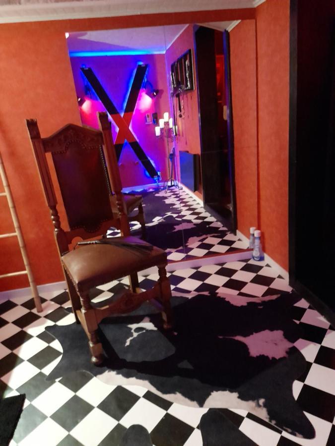 Love Room Le Rouge Et Noir 巴尔 外观 照片