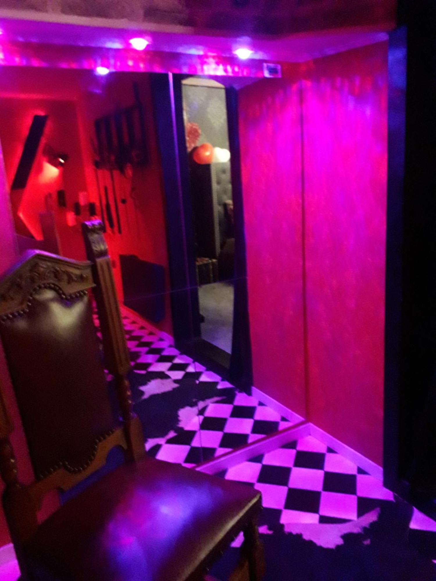 Love Room Le Rouge Et Noir 巴尔 外观 照片