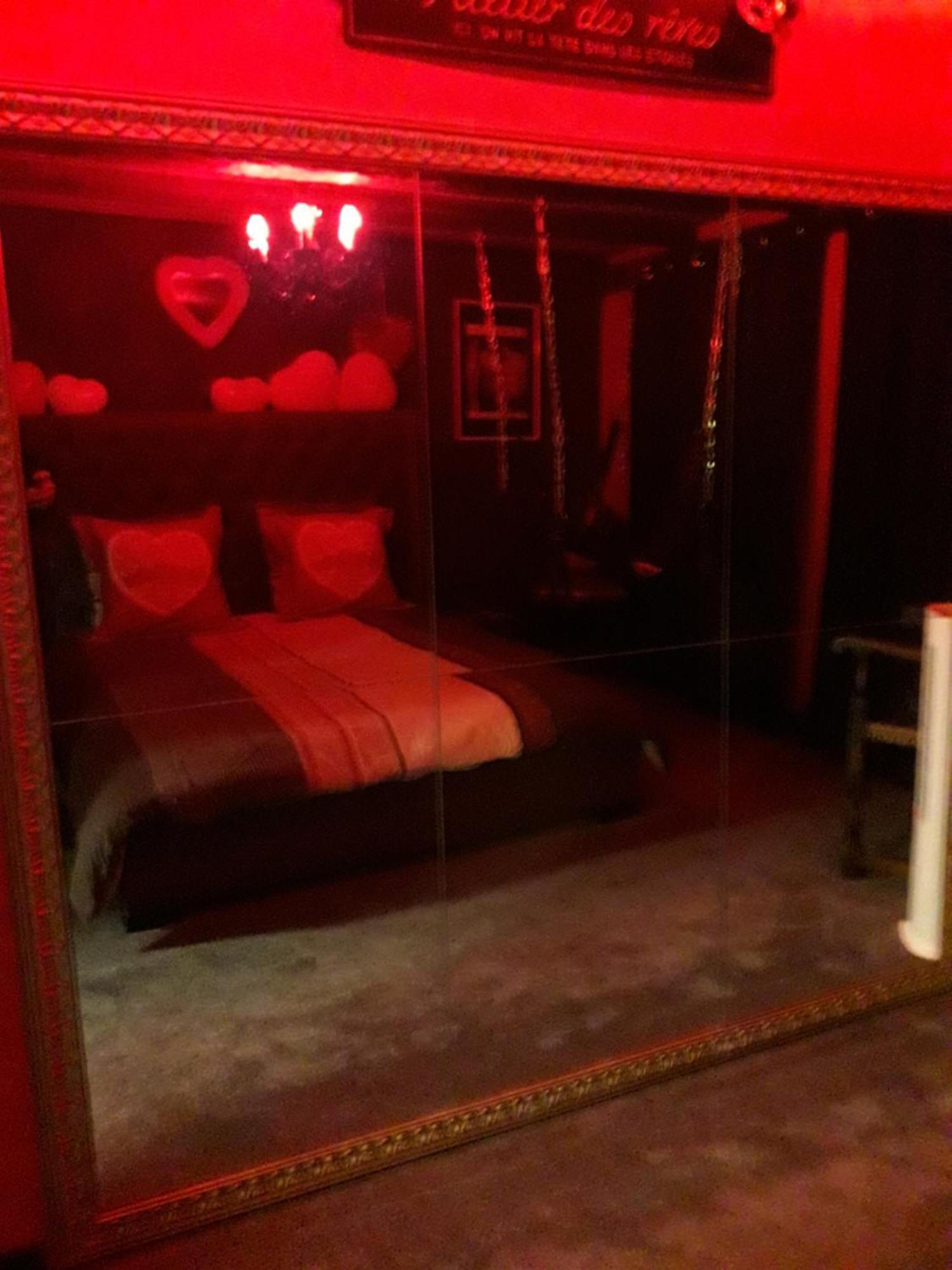 Love Room Le Rouge Et Noir 巴尔 外观 照片