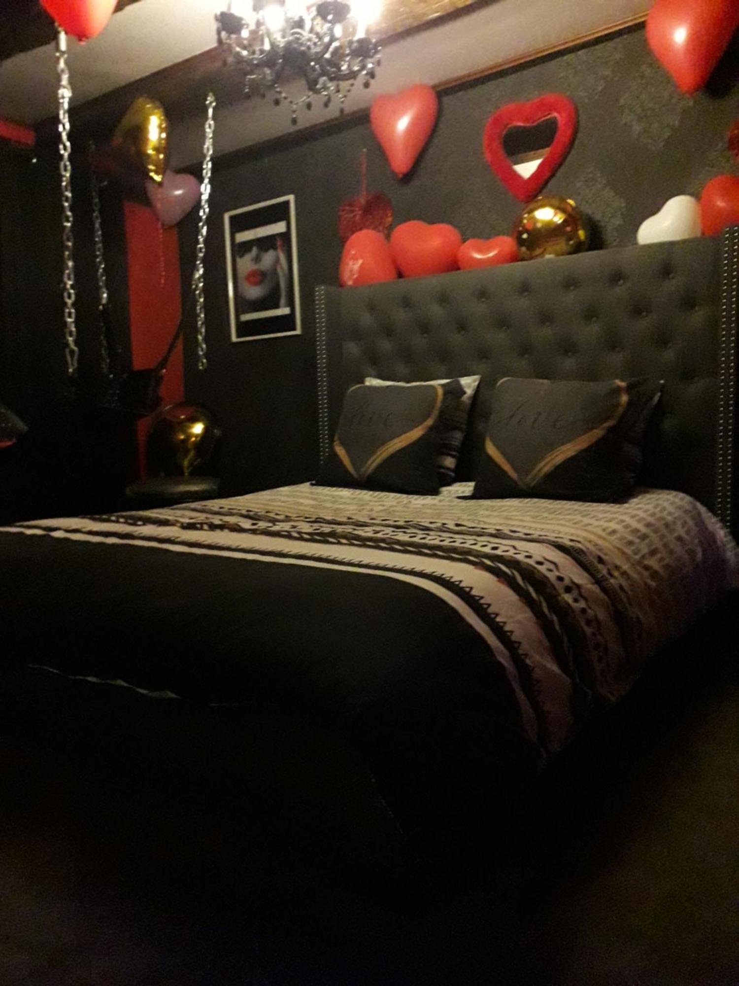 Love Room Le Rouge Et Noir 巴尔 外观 照片