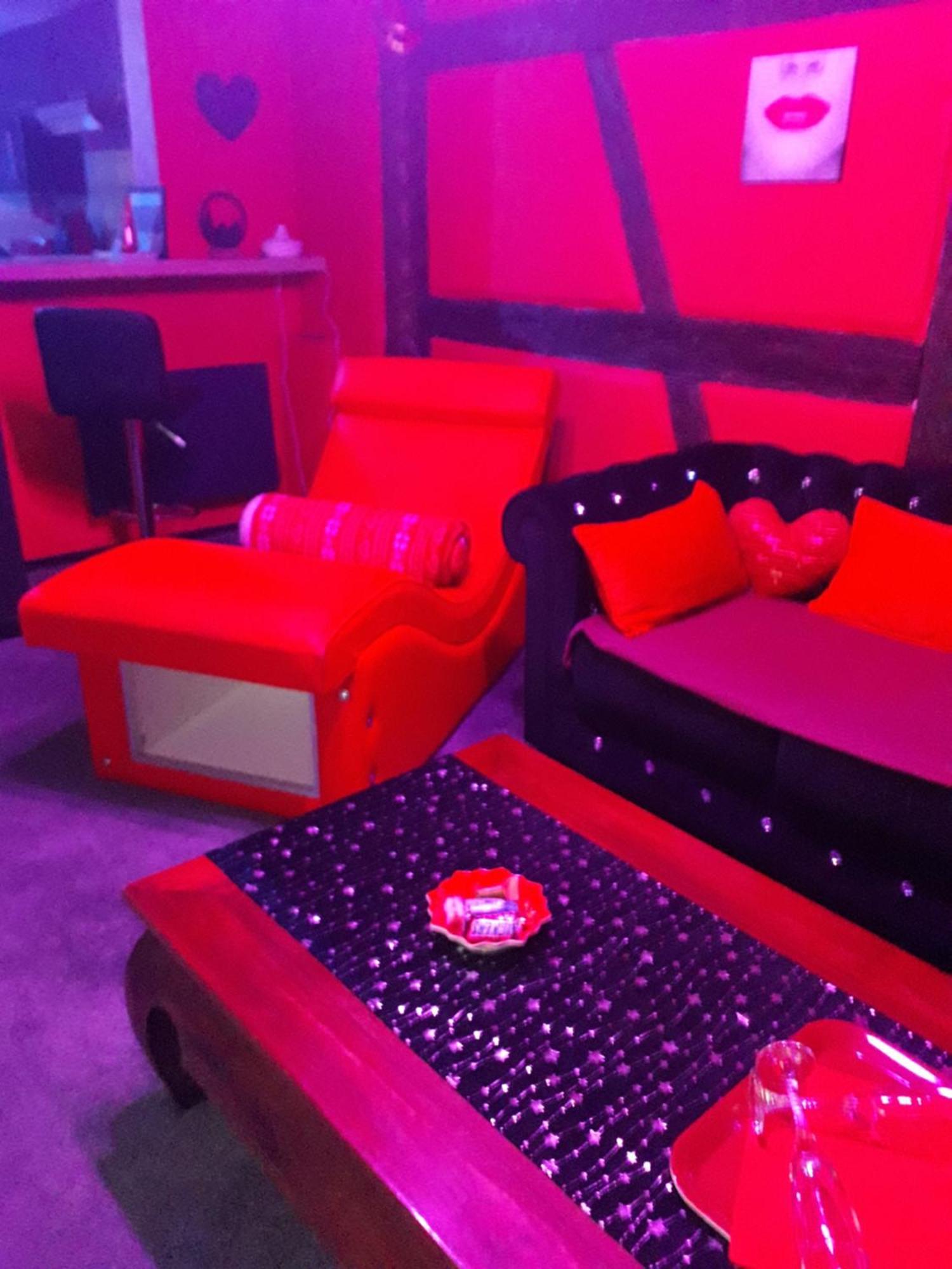 Love Room Le Rouge Et Noir 巴尔 外观 照片