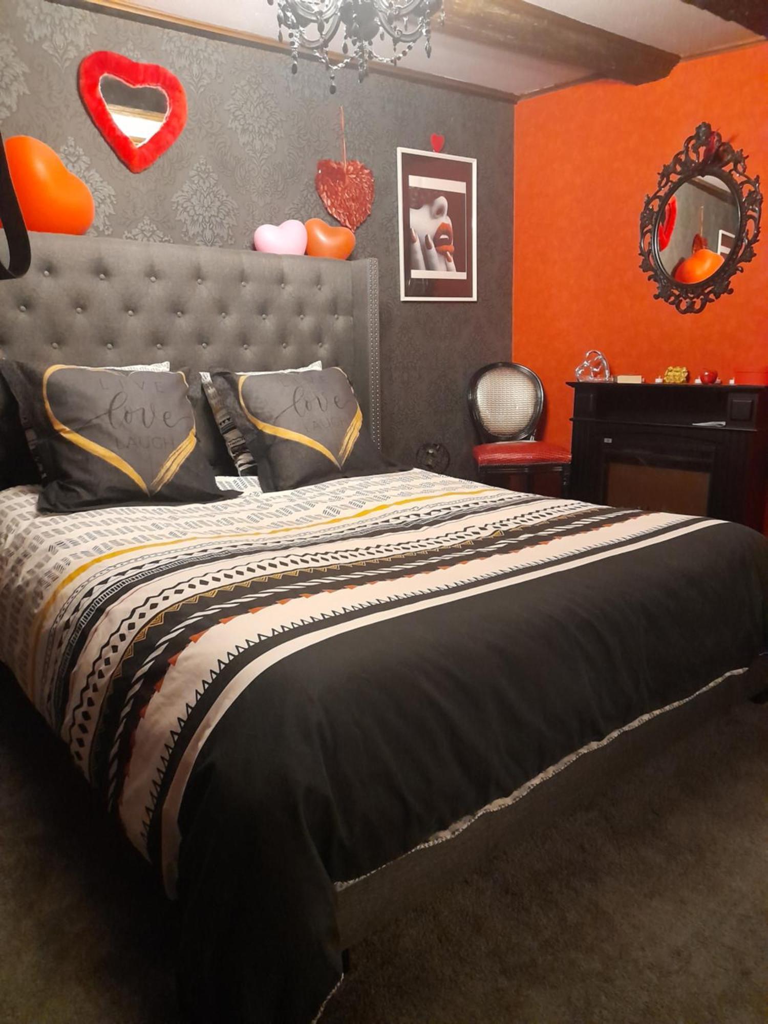 Love Room Le Rouge Et Noir 巴尔 外观 照片