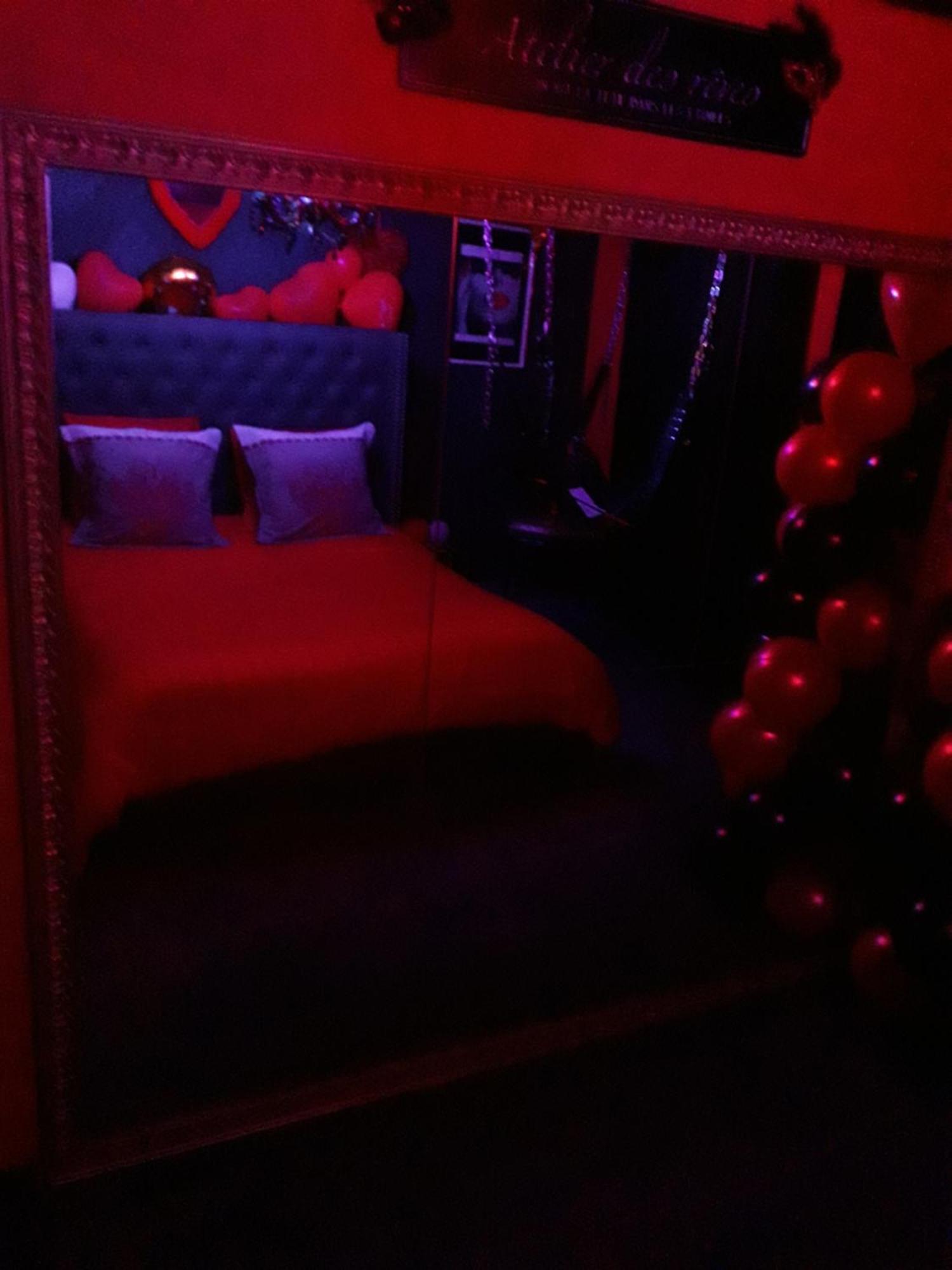 Love Room Le Rouge Et Noir 巴尔 外观 照片