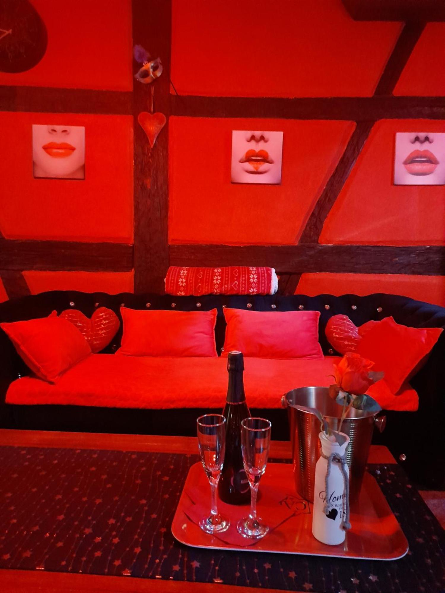 Love Room Le Rouge Et Noir 巴尔 外观 照片