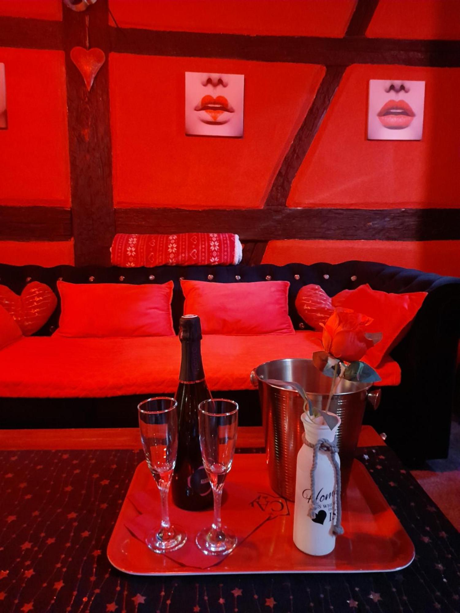 Love Room Le Rouge Et Noir 巴尔 外观 照片