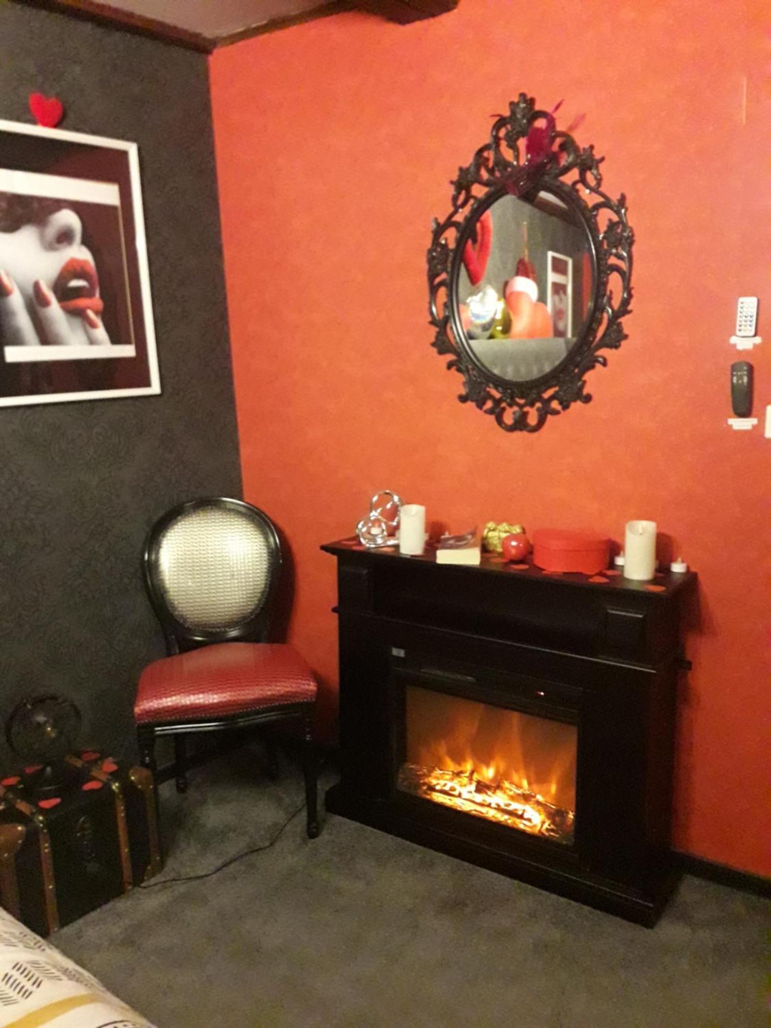 Love Room Le Rouge Et Noir 巴尔 外观 照片